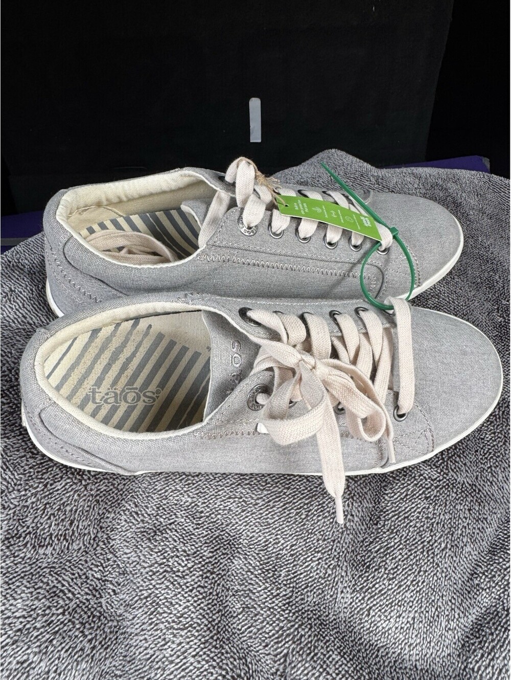 Taos Gray Canvas Star Sneakers Tennis Shoes Womens Sz 8.5 Lace Up Comfort
